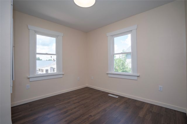 217 E 14th Street N, Newton, IA 50208