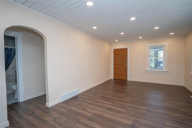 217 E 14th Street N, Newton, IA 50208