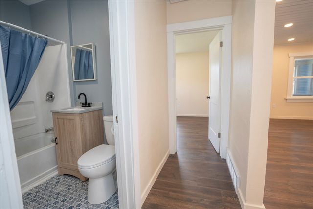 217 E 14th Street N, Newton, IA 50208