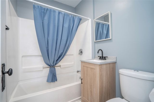 217 E 14th Street N, Newton, IA 50208