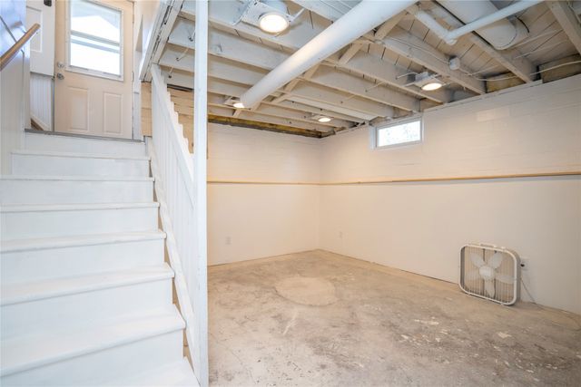 217 E 14th Street N, Newton, IA 50208