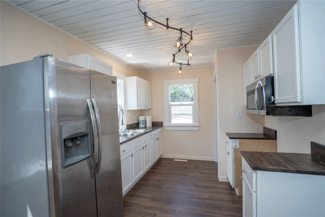 217 E 14th Street N, Newton, IA 50208