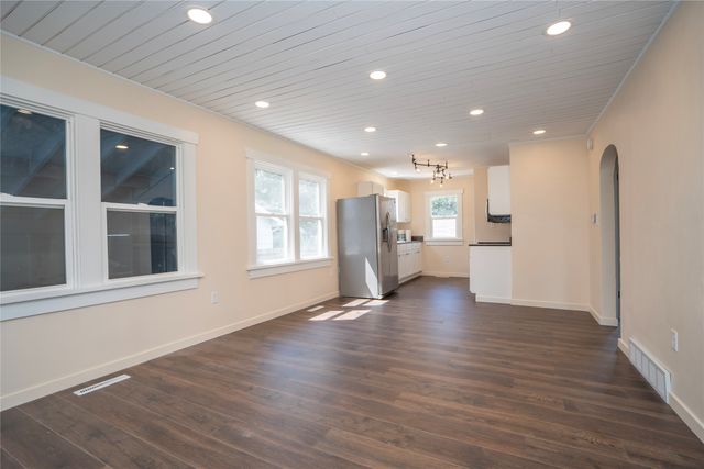 217 E 14th Street N, Newton, IA 50208