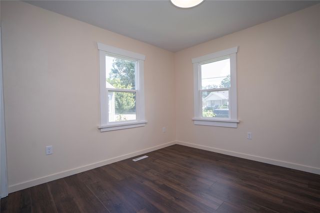 217 E 14th Street N, Newton, IA 50208