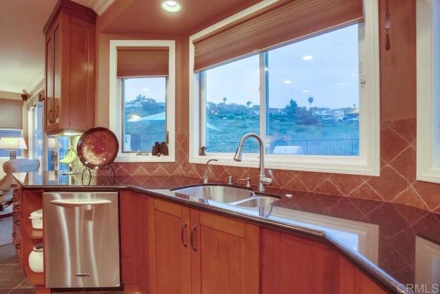 7046 Via Ostiones, Carlsbad, CA 92009