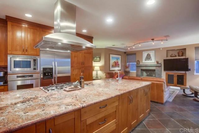 7046 Via Ostiones, Carlsbad, CA 92009