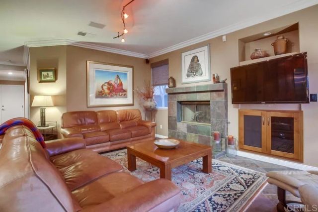 7046 Via Ostiones, Carlsbad, CA 92009