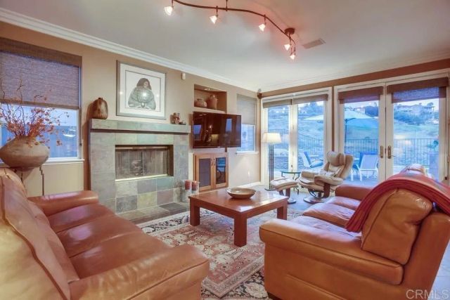 7046 Via Ostiones, Carlsbad, CA 92009