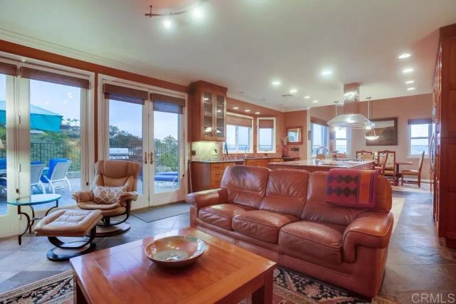 7046 Via Ostiones, Carlsbad, CA 92009