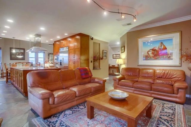 7046 Via Ostiones, Carlsbad, CA 92009