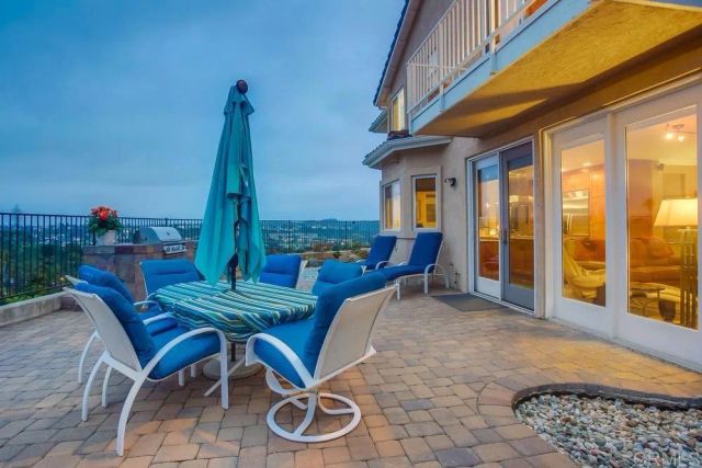 7046 Via Ostiones, Carlsbad, CA 92009