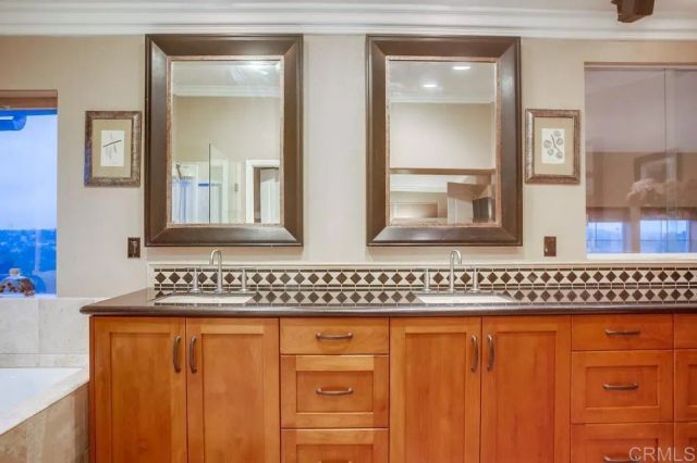 7046 Via Ostiones, Carlsbad, CA 92009