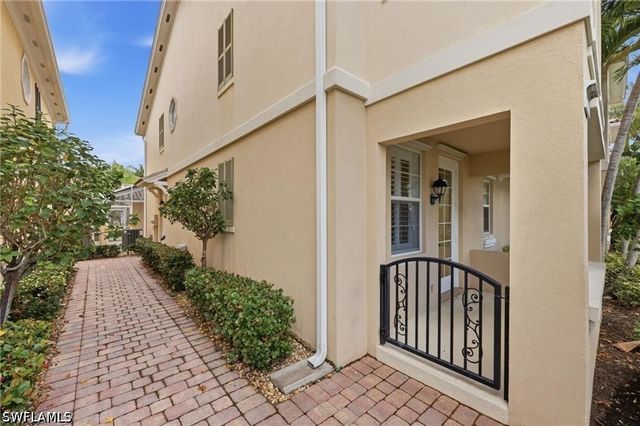 8108 Josefa WAY, Naples, FL 34114