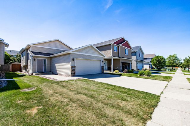 4017 9th Street S, Moorhead, MN 56560