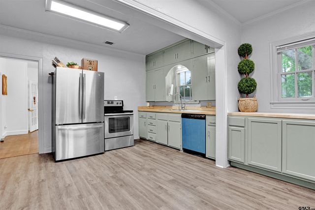 212 Smith Street, Henderson, TX 75654