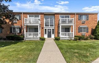 2425 Torquay Avenue 101, Royal Oak Charter Township, MI 48073