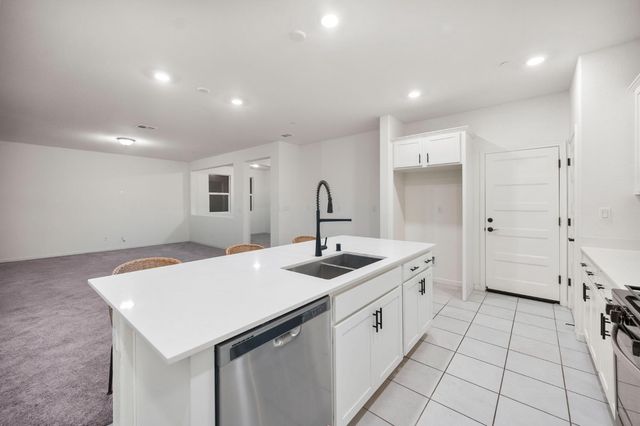 109 Pilato Dr, Stockton, CA 95209