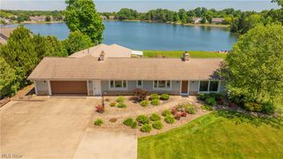 294 S Bayshore Drive, Columbiana, OH 44408
