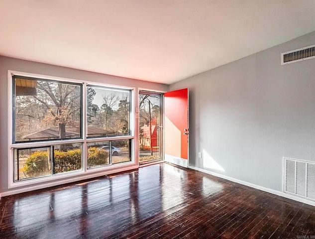 64 S Meadowcliff Dr, Little Rock, AR 72209