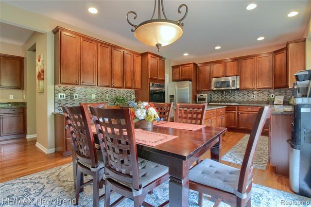 59318 Peters Barn Drive, South Lyon, MI 48178