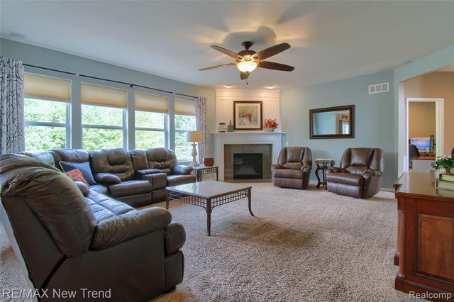 59318 Peters Barn Drive, South Lyon, MI 48178