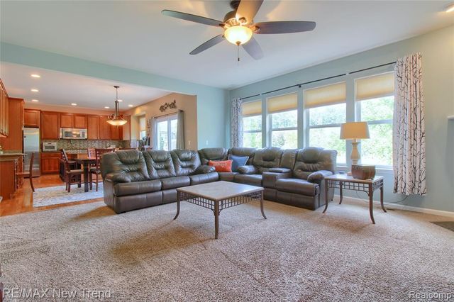 59318 Peters Barn Drive, South Lyon, MI 48178