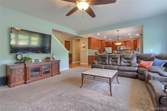 59318 Peters Barn Drive, South Lyon, MI 48178
