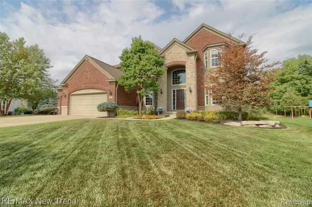 59318 Peters Barn Drive, South Lyon, MI 48178