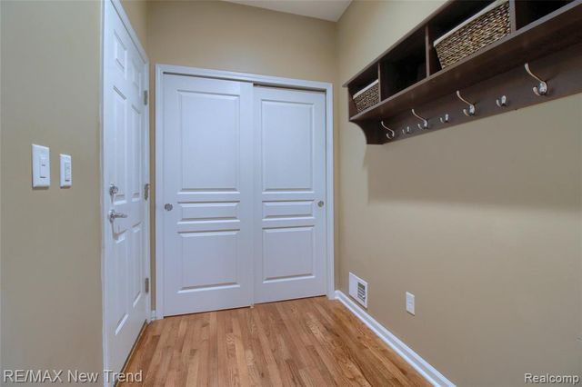 59318 Peters Barn Drive, South Lyon, MI 48178