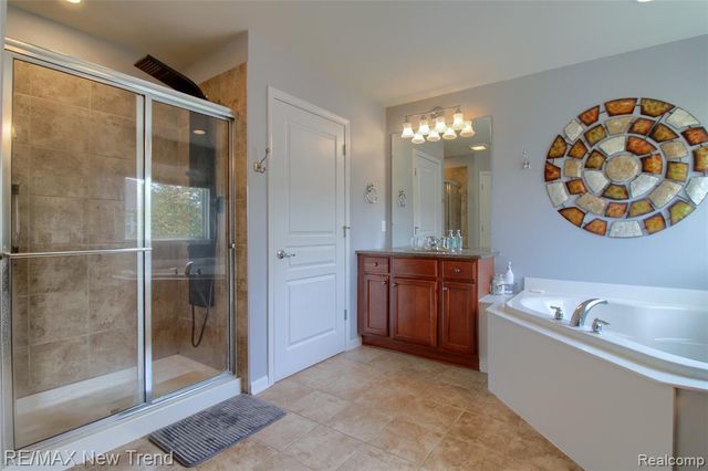 59318 Peters Barn Drive, South Lyon, MI 48178
