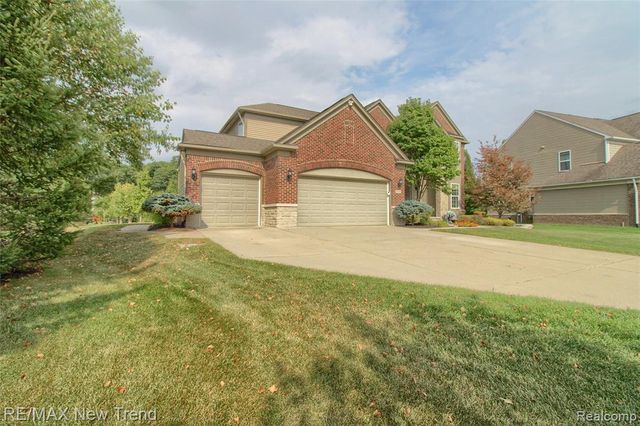 59318 Peters Barn Drive, South Lyon, MI 48178