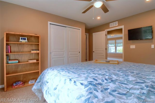 59318 Peters Barn Drive, South Lyon, MI 48178
