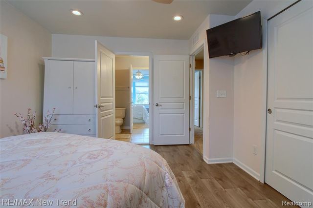 59318 Peters Barn Drive, South Lyon, MI 48178