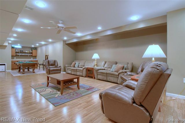 59318 Peters Barn Drive, South Lyon, MI 48178