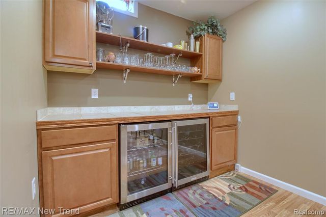 59318 Peters Barn Drive, South Lyon, MI 48178