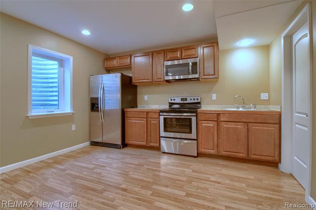 59318 Peters Barn Drive, South Lyon, MI 48178