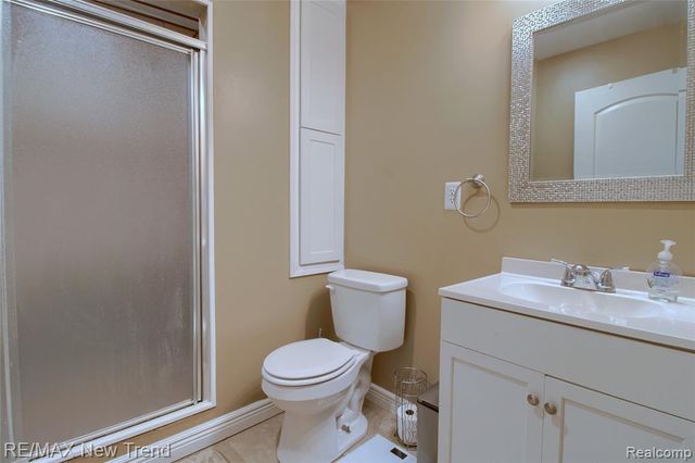 59318 Peters Barn Drive, South Lyon, MI 48178