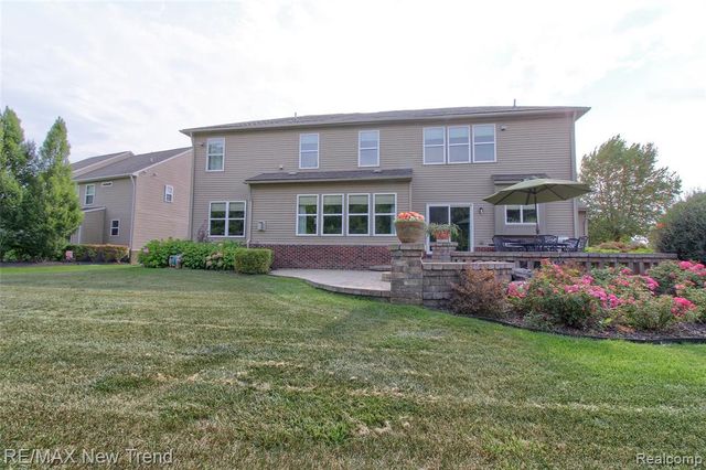 59318 Peters Barn Drive, South Lyon, MI 48178