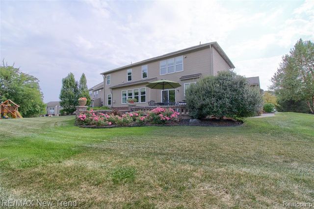 59318 Peters Barn Drive, South Lyon, MI 48178