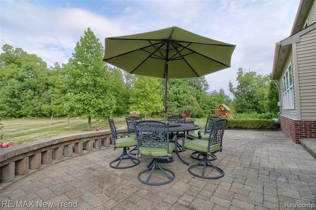 59318 Peters Barn Drive, South Lyon, MI 48178