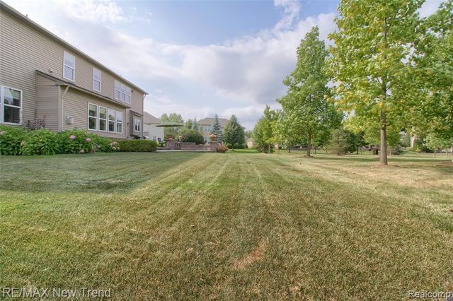 59318 Peters Barn Drive, South Lyon, MI 48178