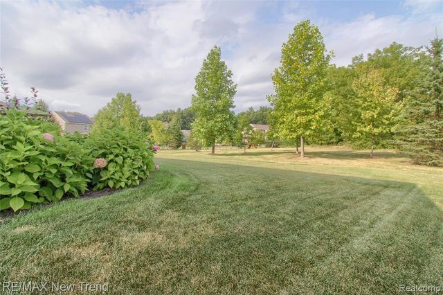 59318 Peters Barn Drive, South Lyon, MI 48178