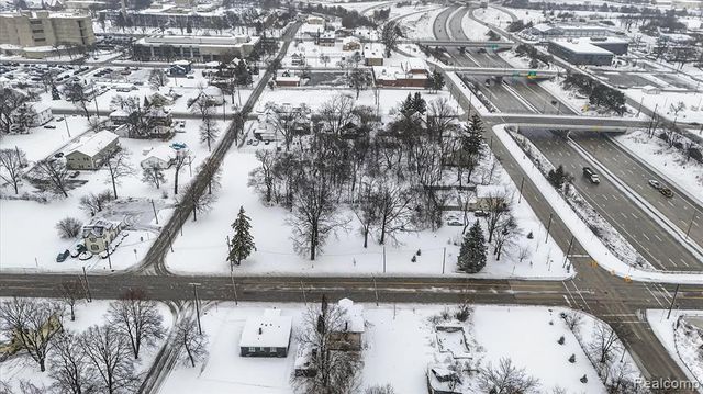 1215 S Grand Traverse Street, Flint, MI 48502