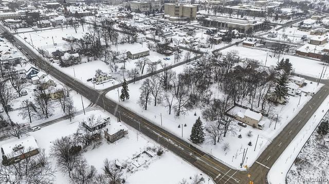 1215 S Grand Traverse Street, Flint, MI 48502