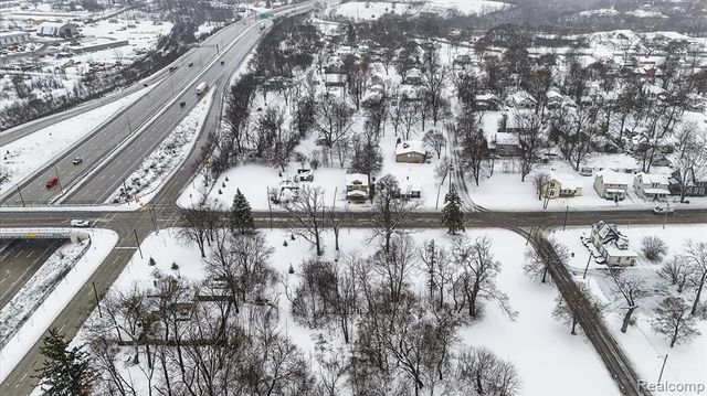 1215 S Grand Traverse Street, Flint, MI 48502