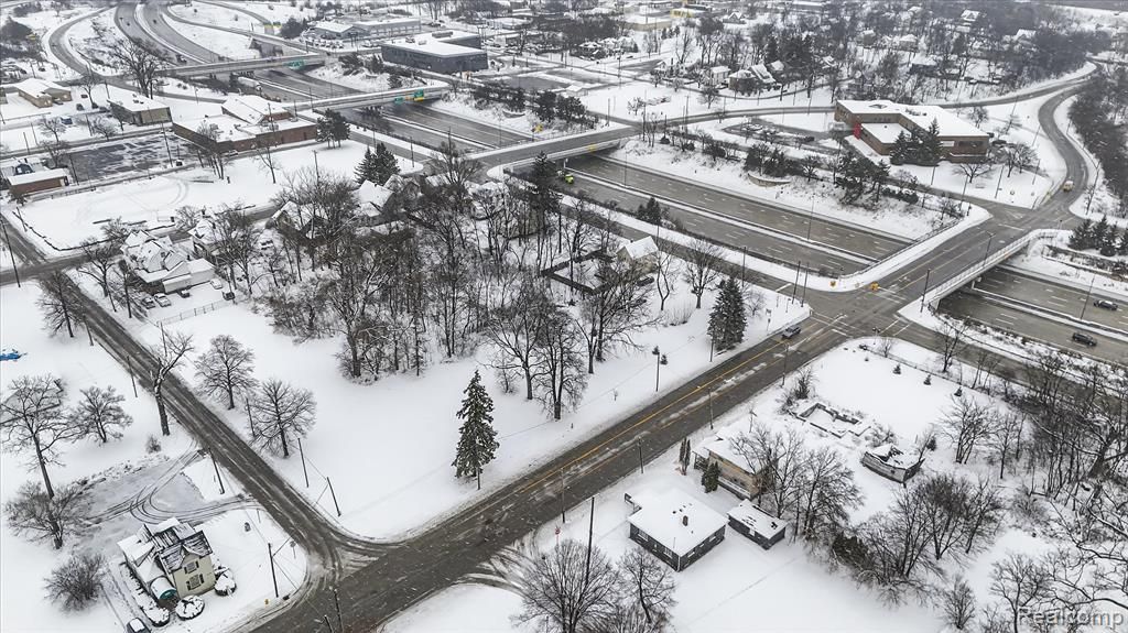 1215 S Grand Traverse Street, Flint, MI 48502