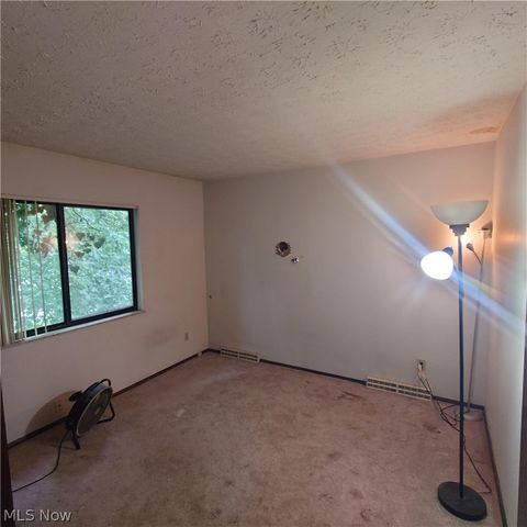 6407 Woodmoor Avenue NW, Canton, OH 44718