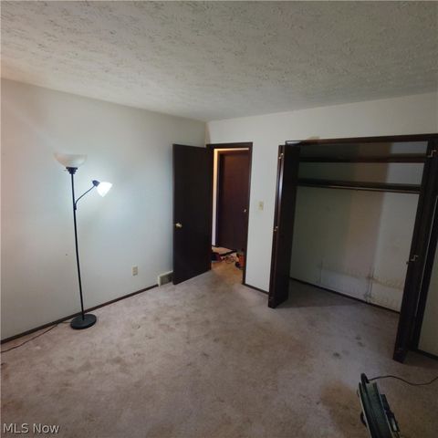 6407 Woodmoor Avenue NW, Canton, OH 44718