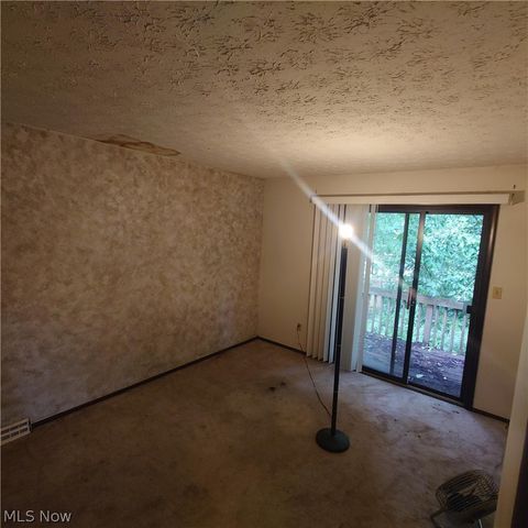 6407 Woodmoor Avenue NW, Canton, OH 44718