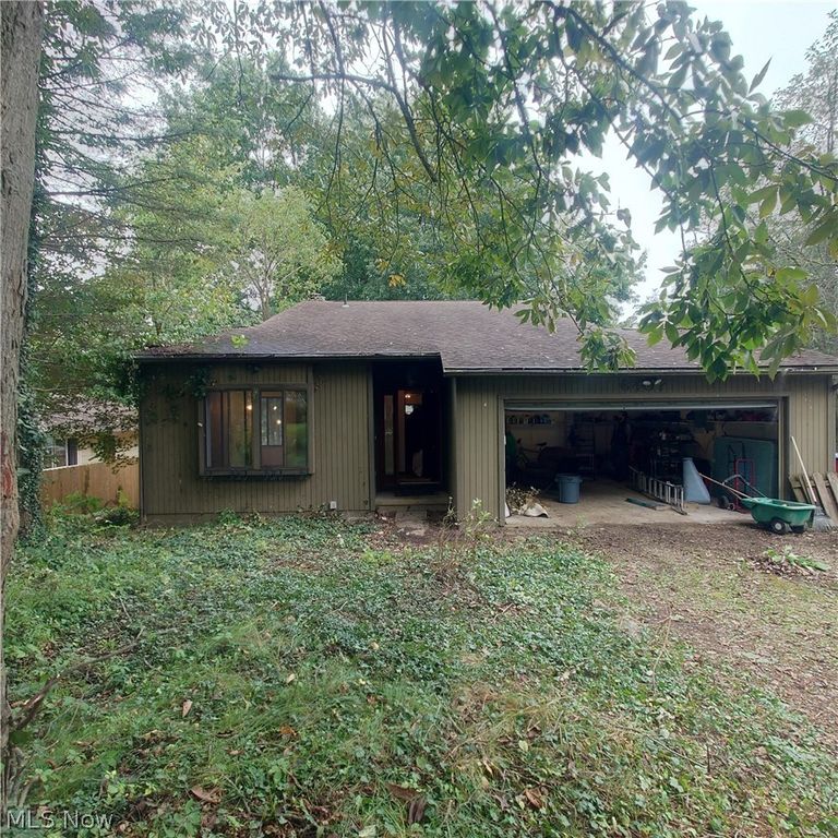 6407 Woodmoor Avenue NW, Canton, OH 44718